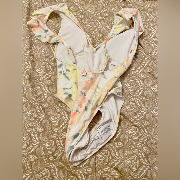 Victoria secret XS  one peice bathing suit 🥰🥰 - Picture 3 of 3